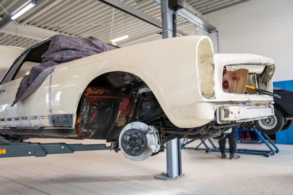 Carrosserie voiture blanche
